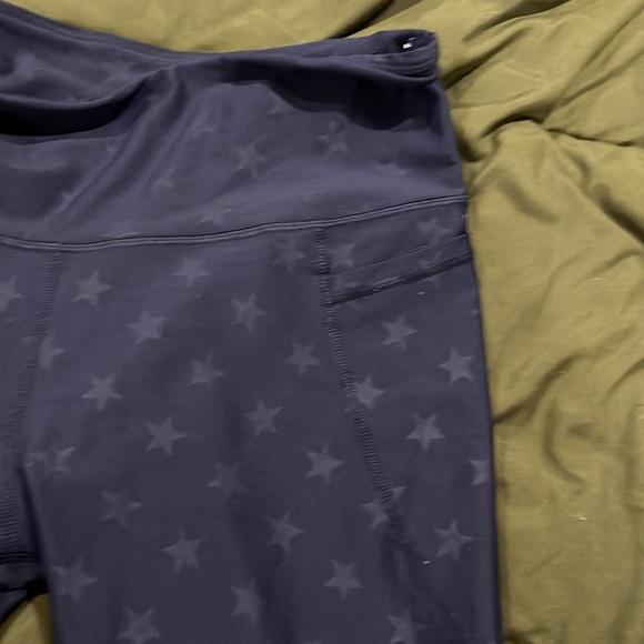 Old navy capri yoga pants size L - Picture 2 of 3